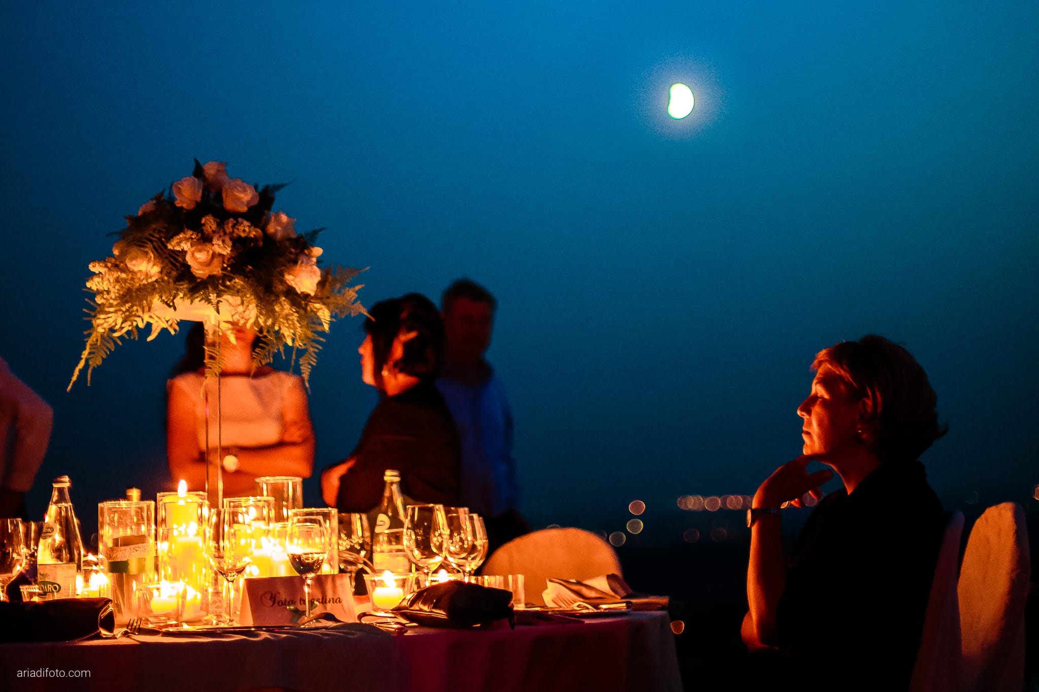 Chiara Mensur matrimonio Pradamano Baronesse Tacco San Floriano del Collio Gorizia ricevimento tavoli candele notte cena