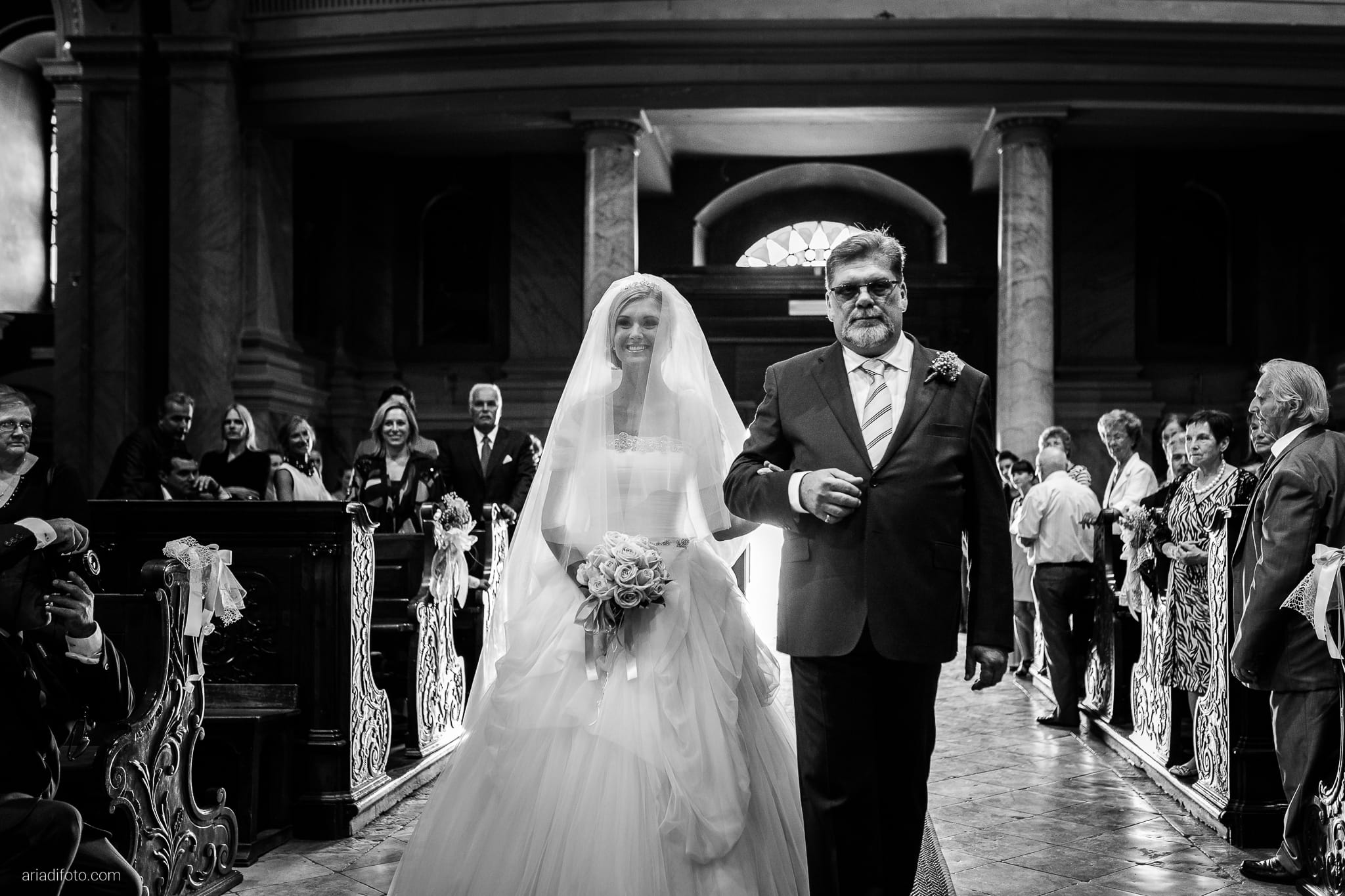 Martina Maurizio matrimonio Trieste Castello Spessa Gorizia cerimonia Santa Maria Maggiore ingresso sposa