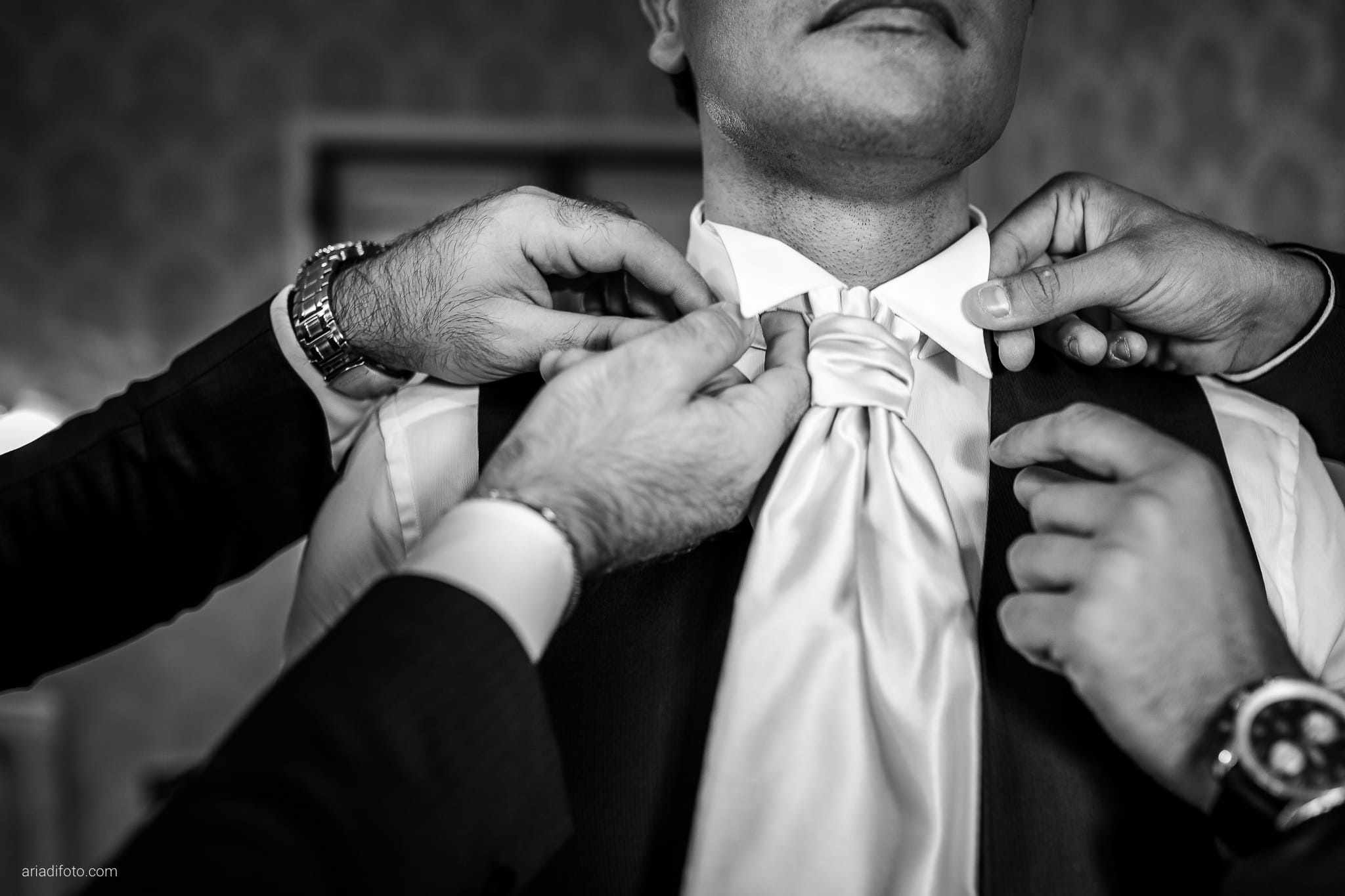 Chiara Cosimo Matrimonio Villa Condulmer Mogliano Veneto Treviso preparativi dettagli abito cravatta mani