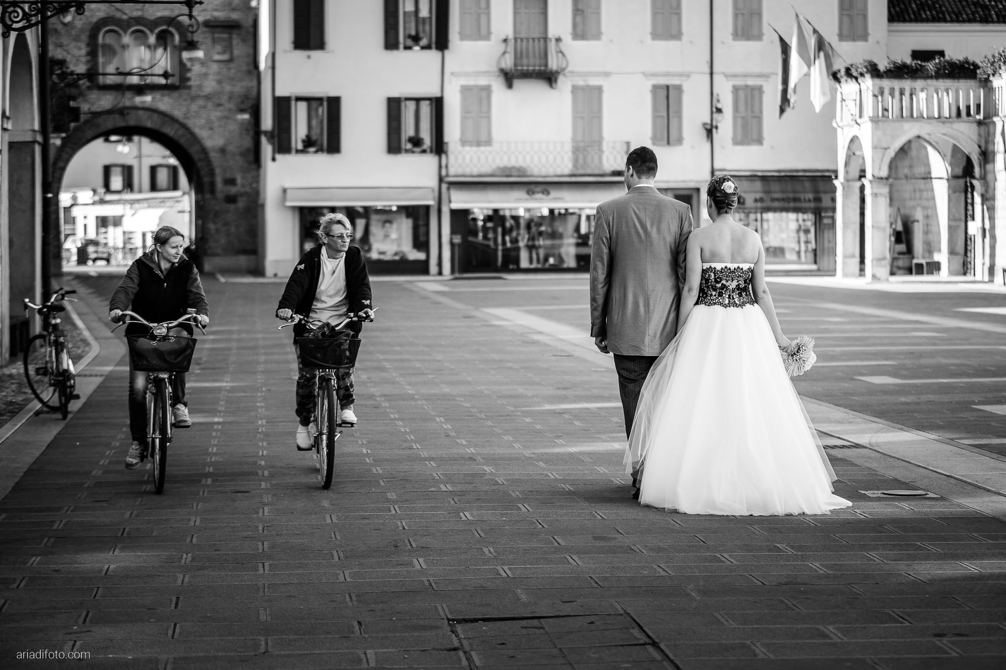 Laura Daniele Matrimonio San Vito Al Tagliamento Villa Faggiotto Busco Ponte Piave Treviso ritratti sposi biciclette