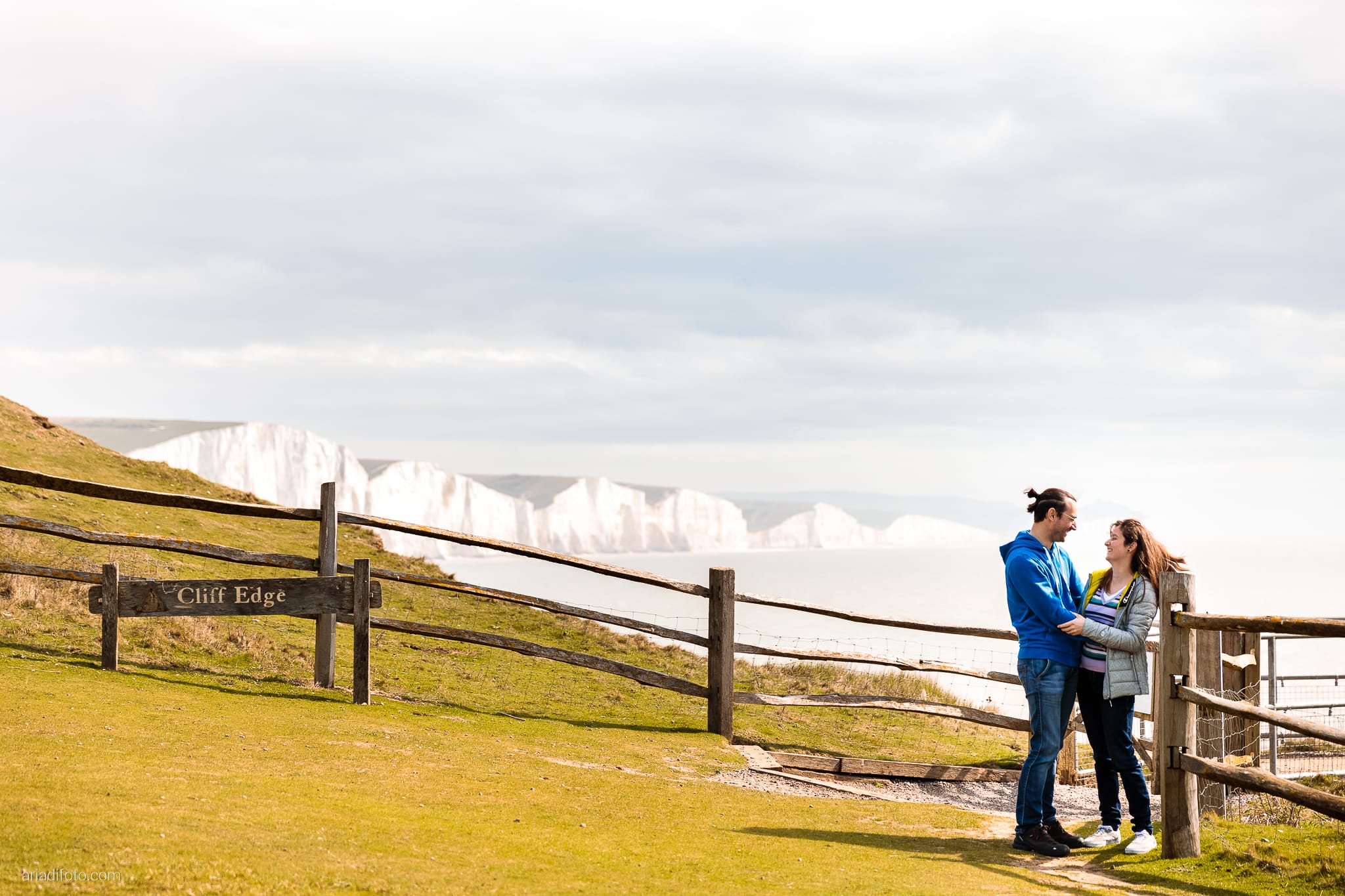 Teresa Andrea Engagement Prematrimoniale Seven Sisters cliffs scogliere Eastbourne UK England Brighton
