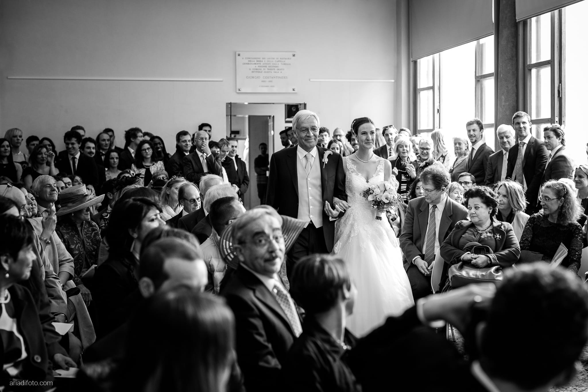 Chiara Alastair Matrimonio Museo Sartorio Molo IV Trieste cerimonia civile ingresso sposa