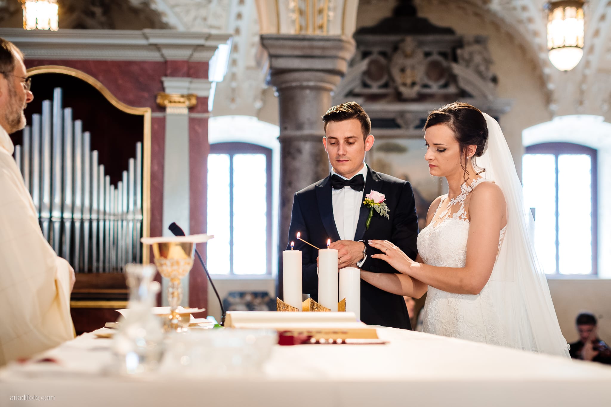 Valentina Marco Matrimonio Duomo Gorizia Castelvecchio Sagrado cerimonia cattolica candela degli sposi