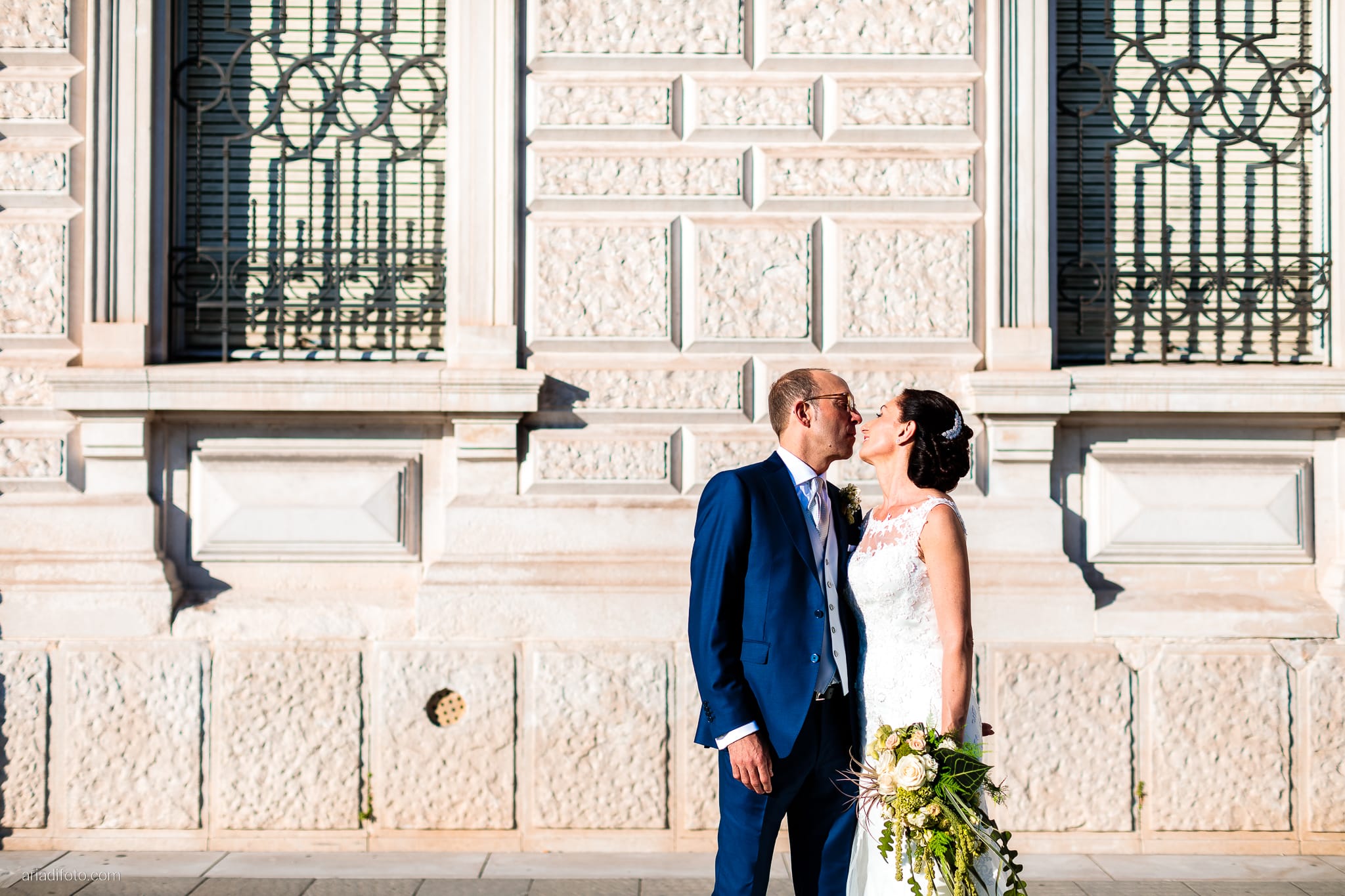 Anna Paolo Matrimonio Santa Maria Maggiore Hotel Riviera Trieste ritratti sposi Molo Audace Piazza Unità