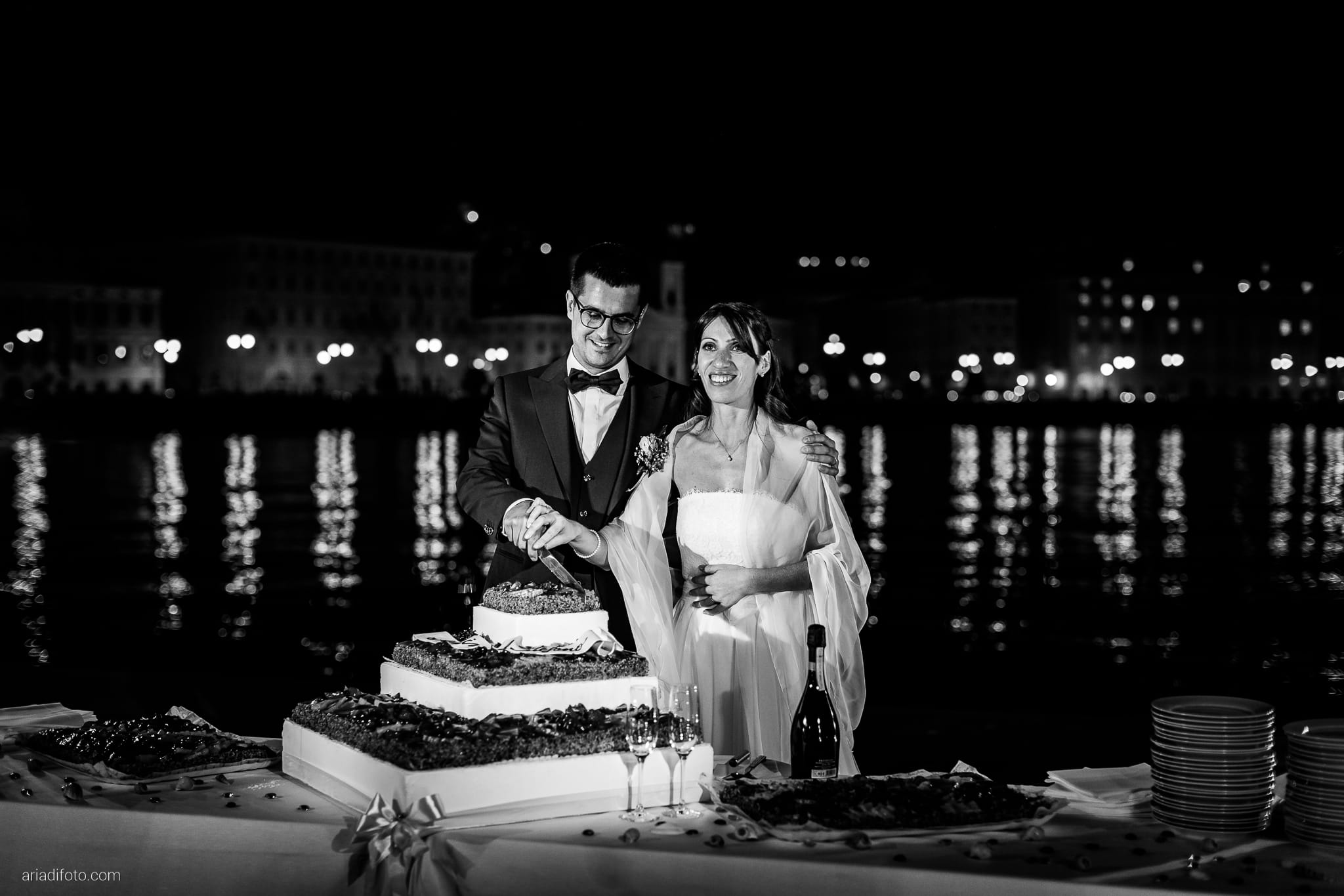 Marina Stefano Matrimonio Castello San Giusto Molo IV Trieste ricevimento taglio della torta