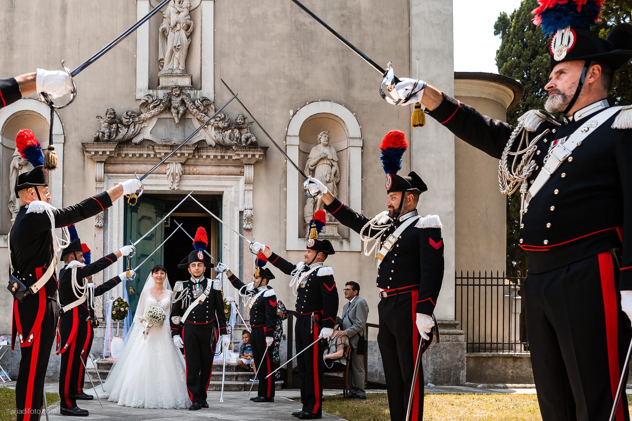 Giulia Nicola Matrimonio Gorizia cerimonia picchetto d'onore sposi