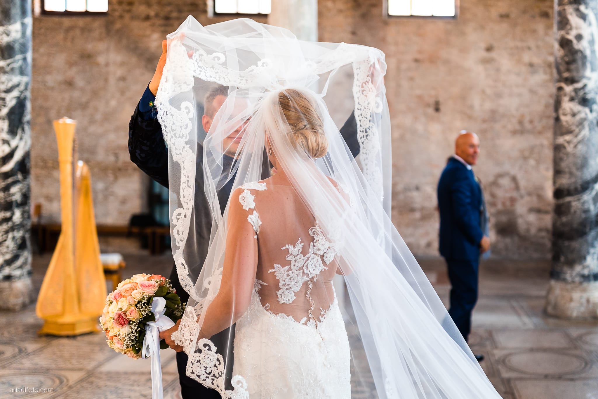 Samantha Daniele Matrimonio Elegante Villa Elodia Udine cerimonia ingresso sposa