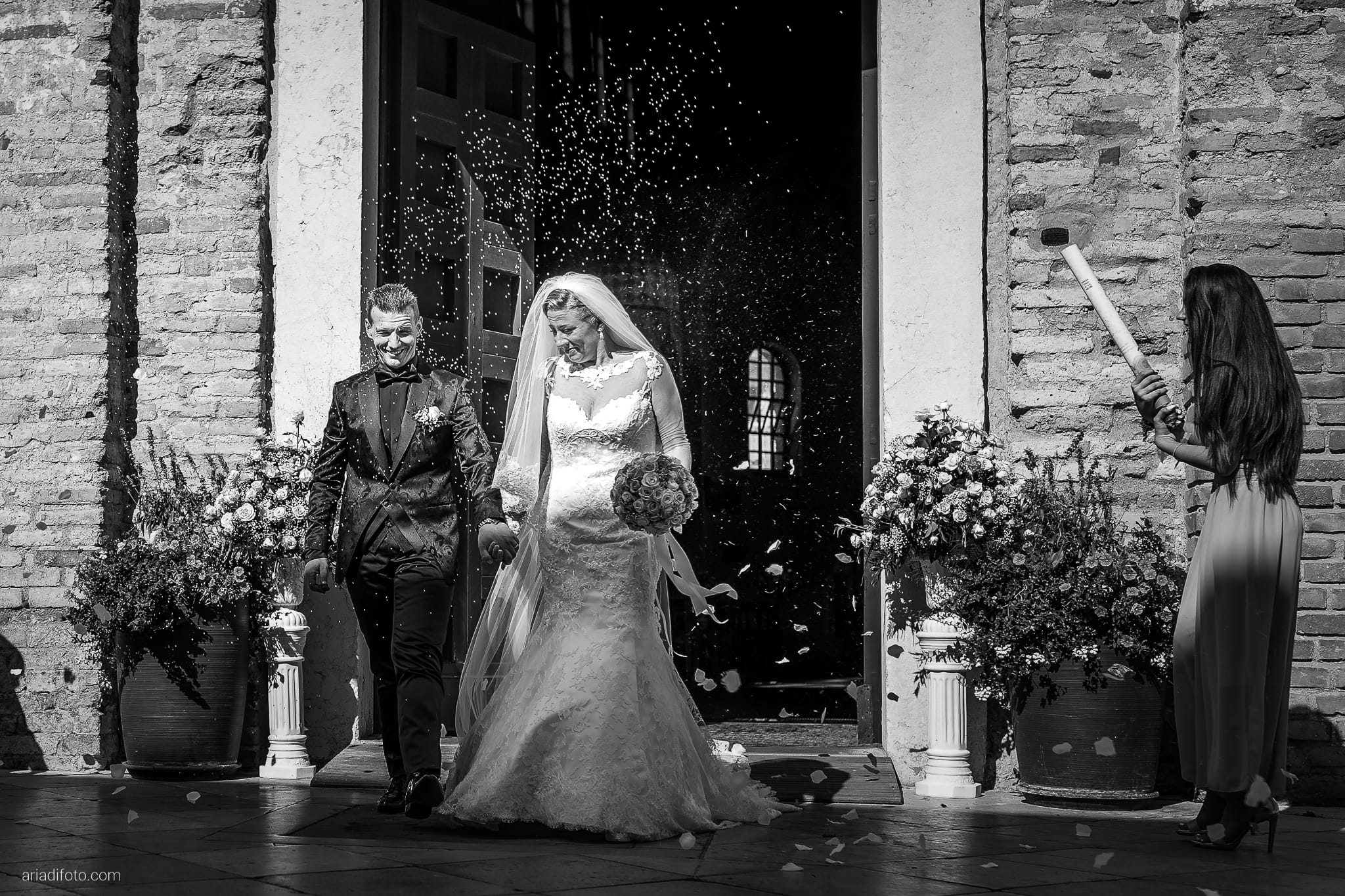 Samantha Daniele Matrimonio Elegante Villa Elodia Udine cerimonia lancio del riso