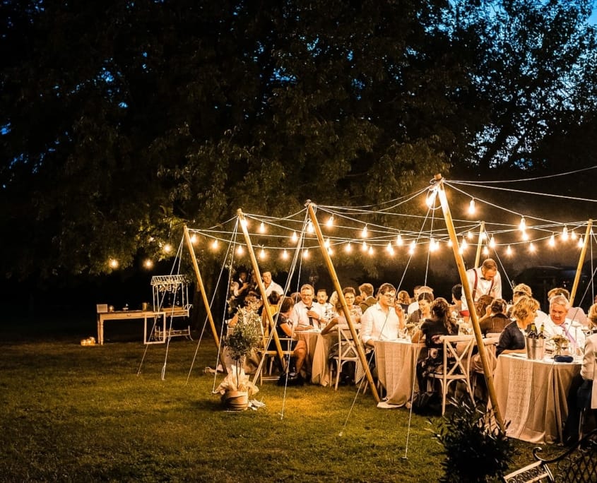 Stefania Raffaele Matrimonio Country Chic Outdoor Gorizia ricevimento cena all'aperto in giardino luci catenarie