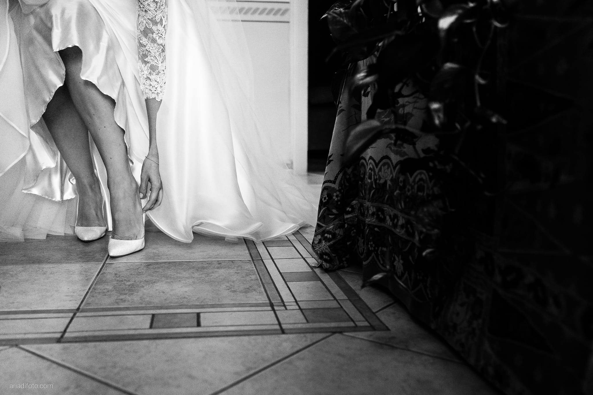Diana Luca Matrimonio Villa Chiopris Udine preparativi sposa vestizione scarpe