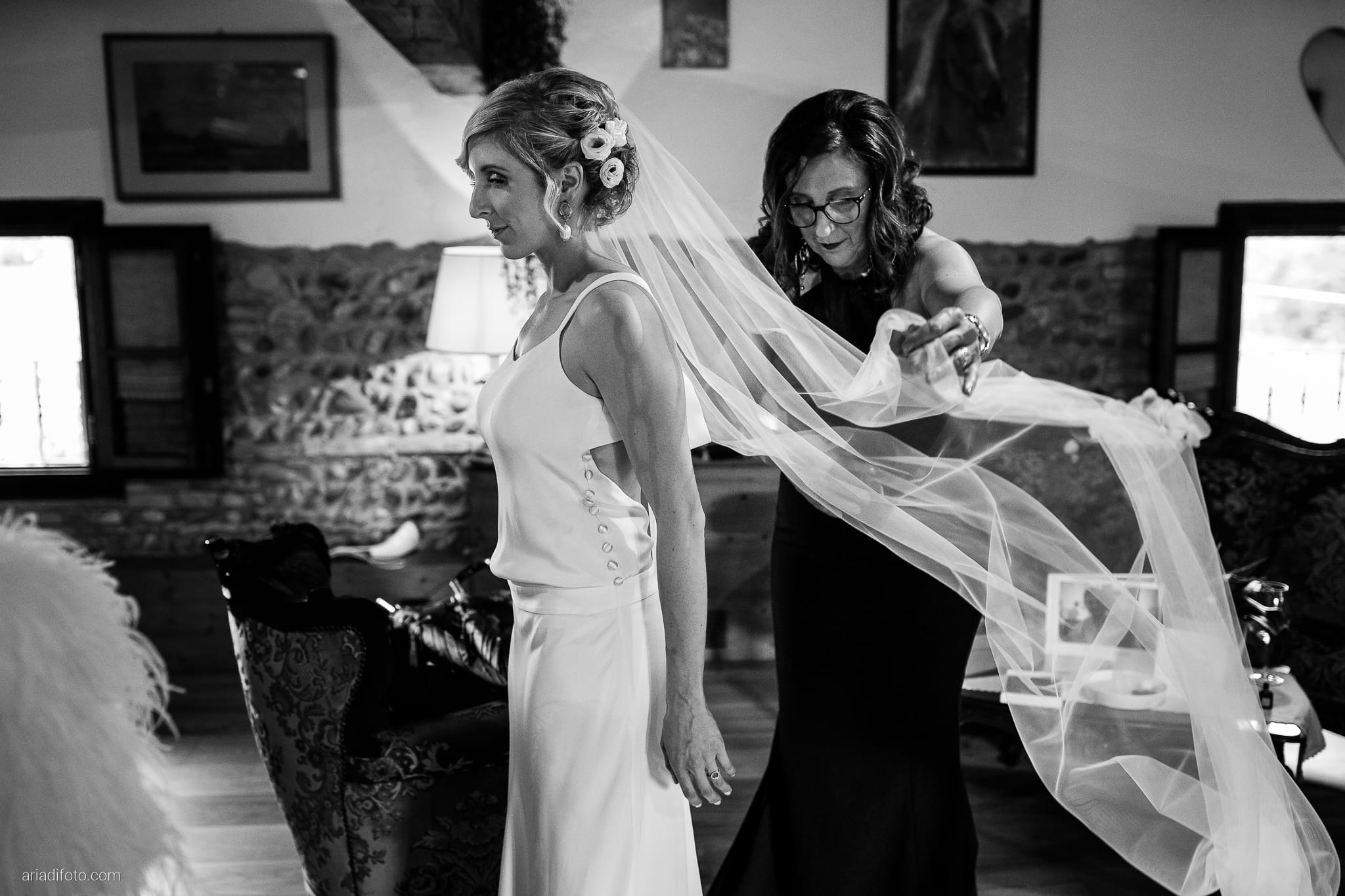 Lauren Michele Matrimonio Destination Wedding Udine preparativi sposa vestizione