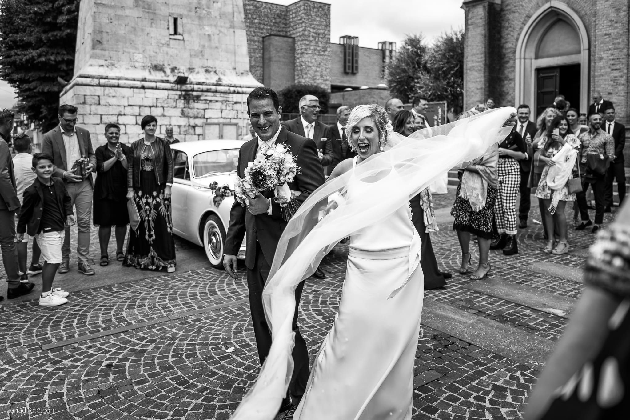 Lauren Michele Matrimonio Destination Wedding Udine cerimonia uscita lancio del riso