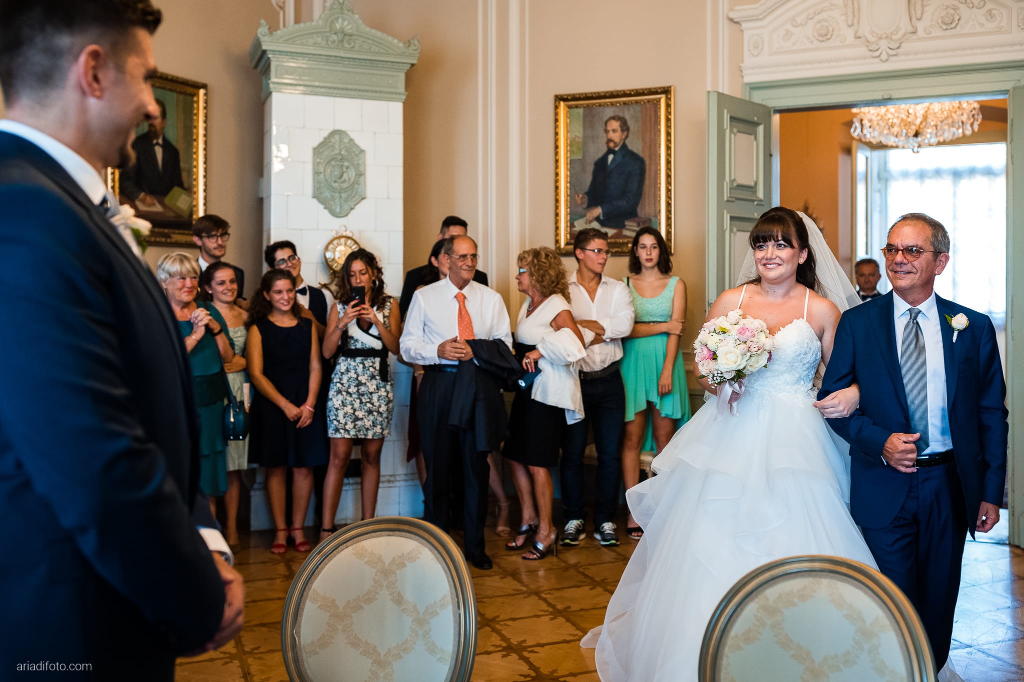 Marianna Andrea Matrimonio da sogno sotto le stelle cerimonia civile Municipio Gorizia ingresso sposa