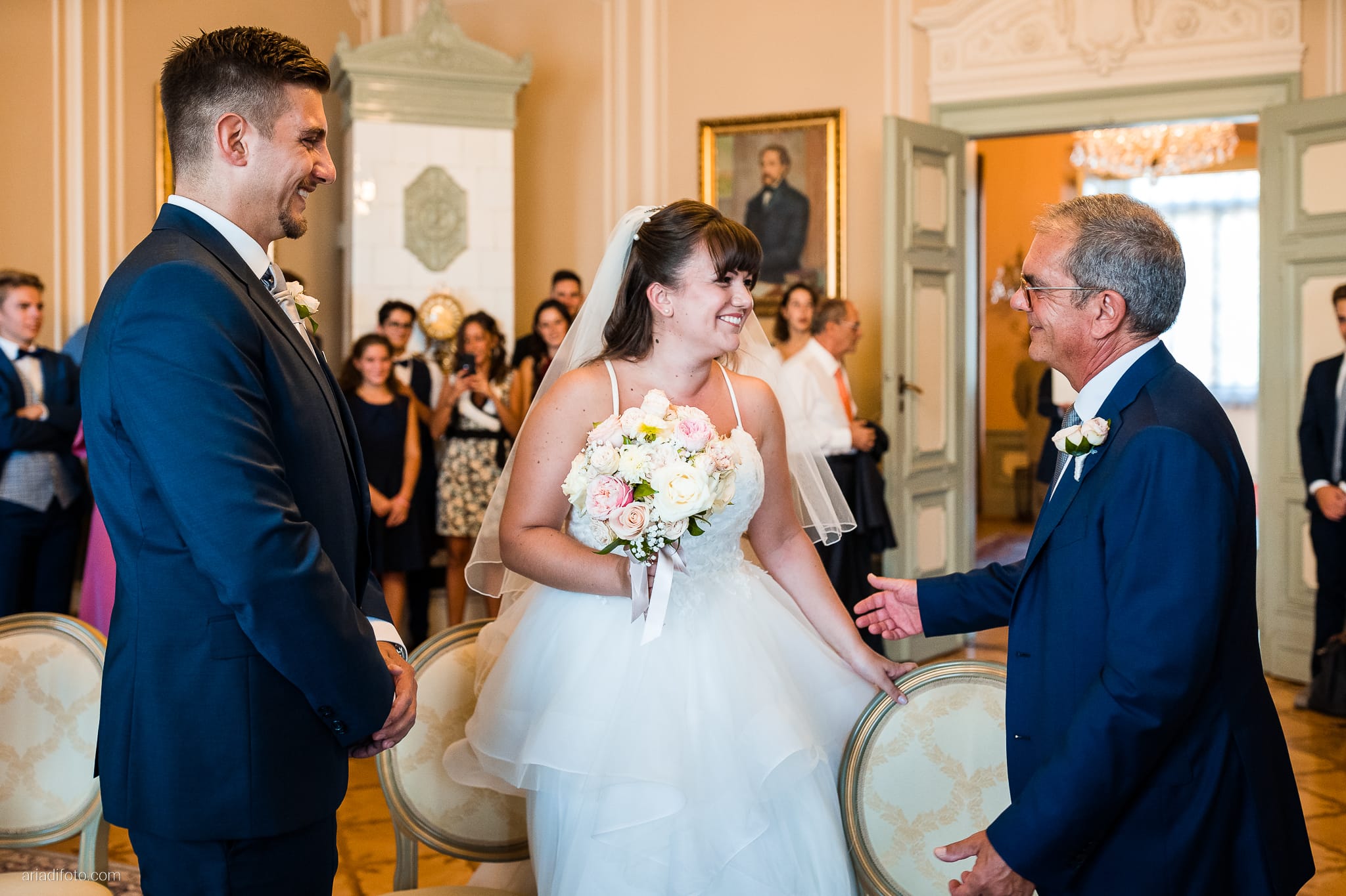 Marianna Andrea Matrimonio da sogno sotto le stelle cerimonia civile Municipio Gorizia ingresso sposa