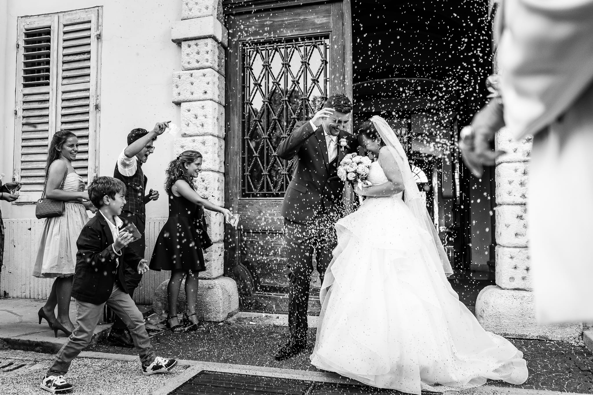 Marianna Andrea Matrimonio da sogno sotto le stelle cerimonia civile Municipio Gorizia lancio del riso