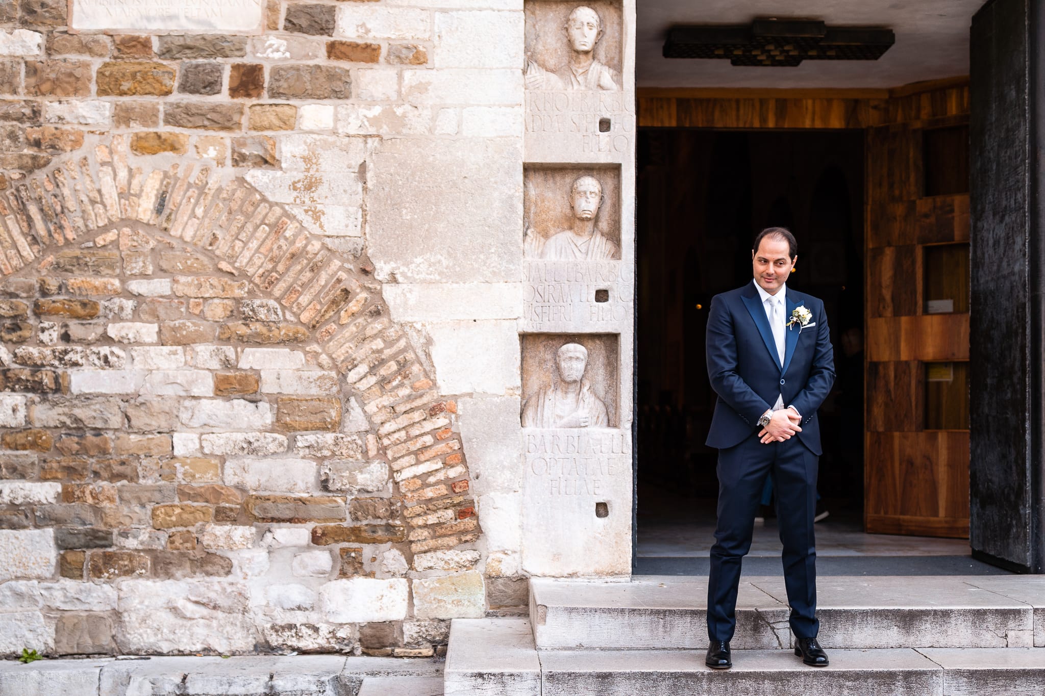 Elena Guido Matrimonio elegante Savoia Excelsior Palace Trieste cerimonia Cattedrale San Giusto sposo attende sposa