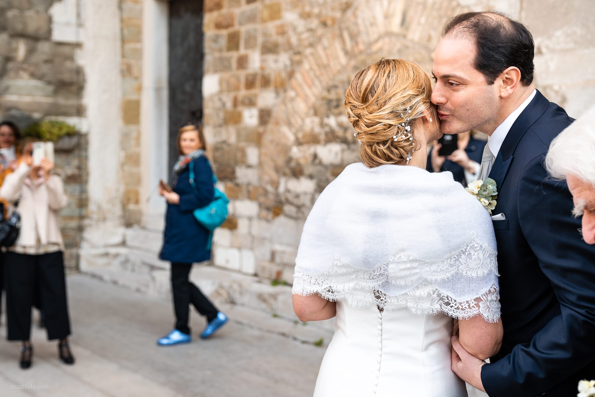 Elena Guido Matrimonio elegante Savoia Excelsior Palace Trieste cerimonia Cattedrale San Giusto sposo saluta sposa