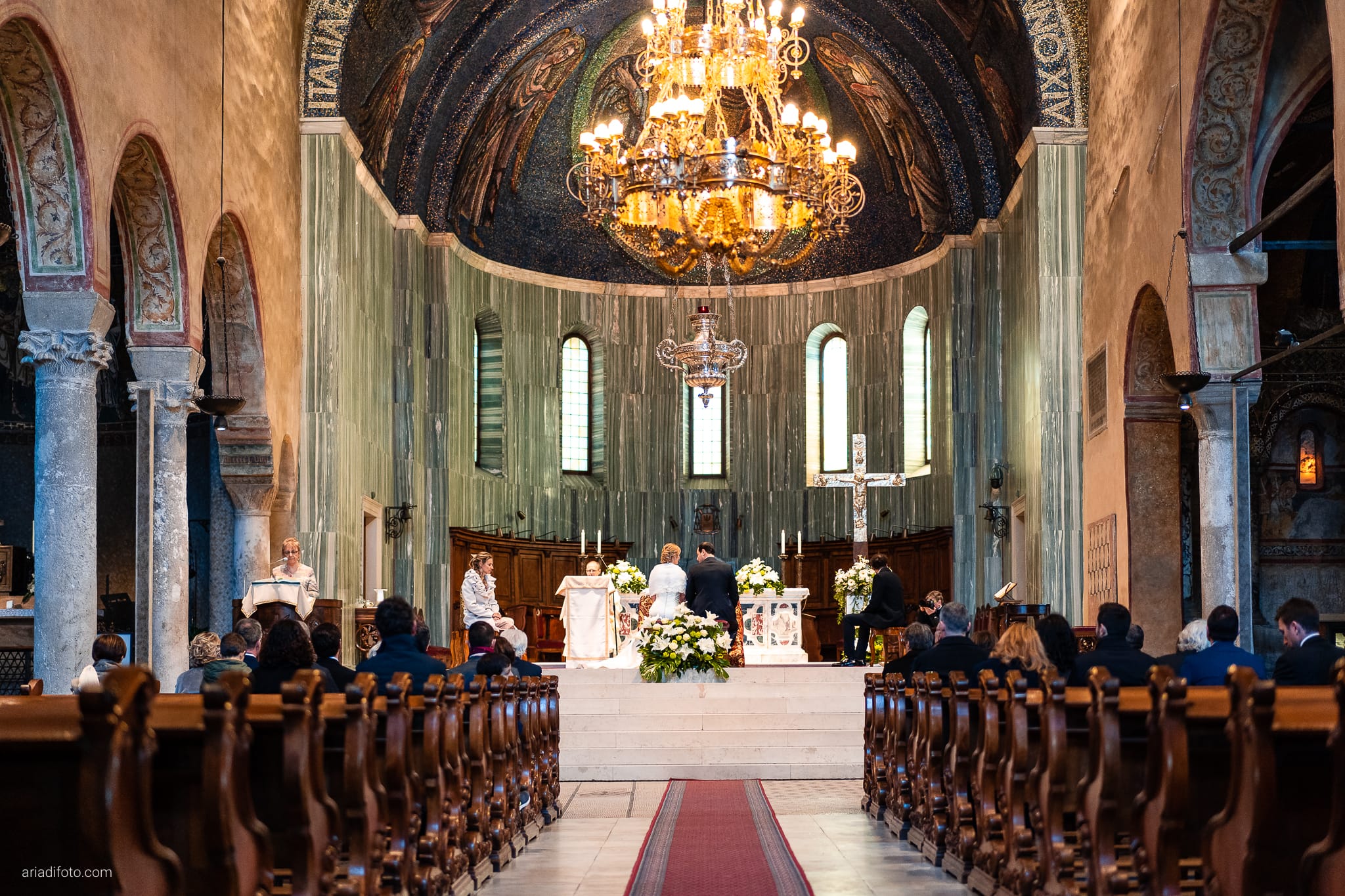 Elena Guido Matrimonio elegante Savoia Excelsior Palace Trieste cerimonia Cattedrale San Giusto chiesa altare navata
