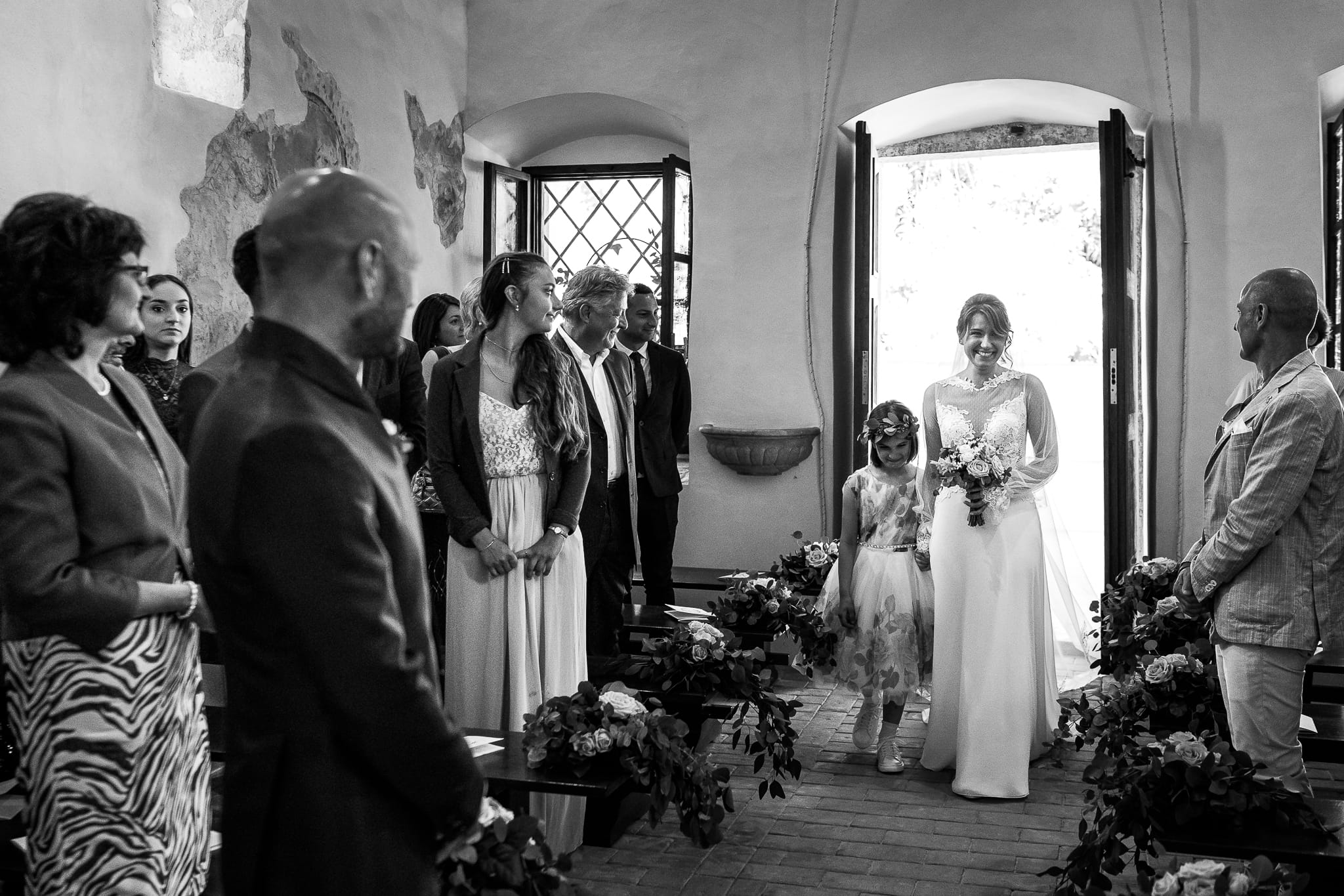 Claudia Luigi Matrimonio Elegante Udine Castello di Buttrio cerimonia religiosa cattolica ingresso sposa