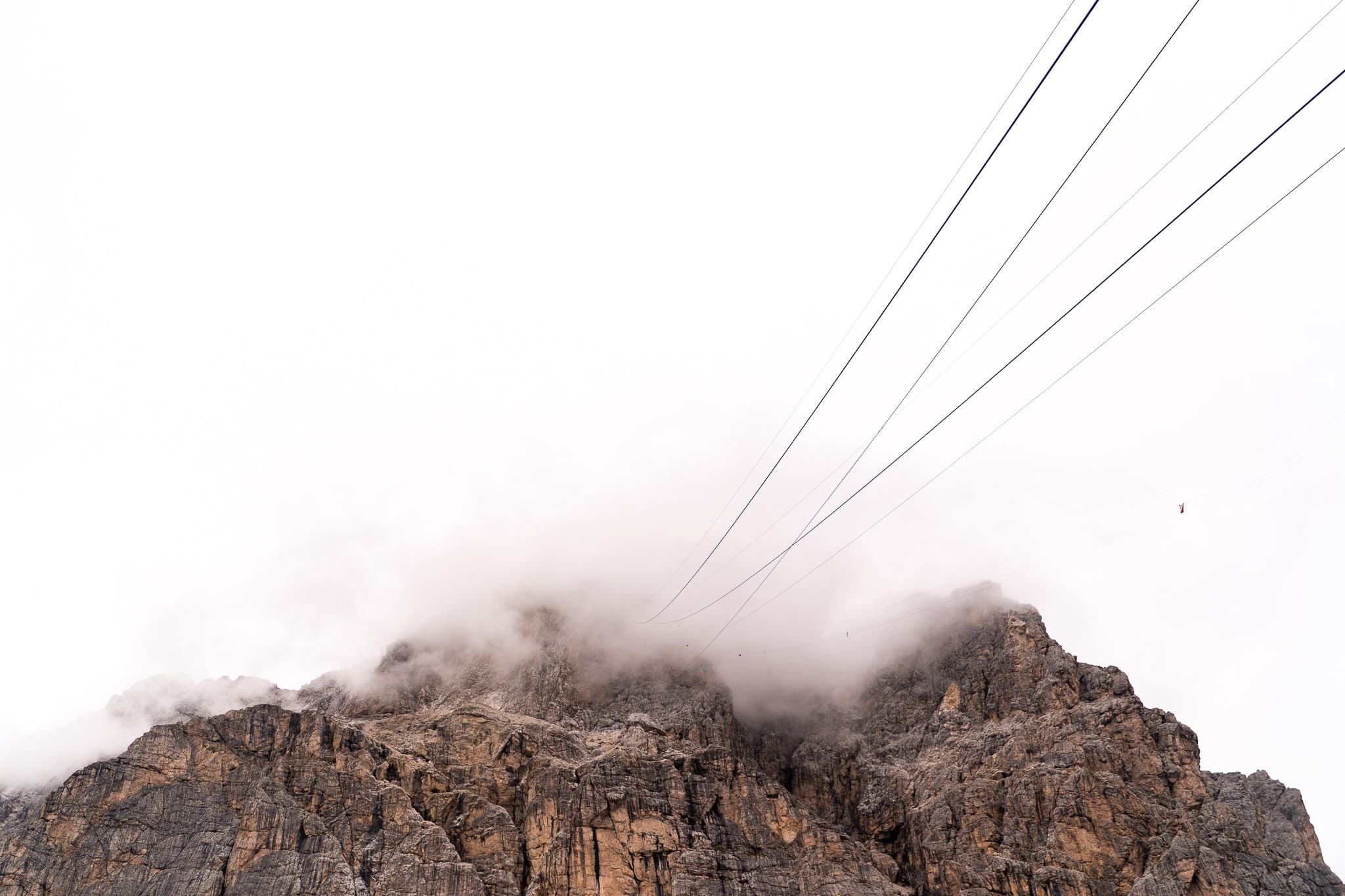 Alessandra Raffaele Prematrimoniale Dolomiti Alta Badia Rifugio Lagazuoi nebbia sul monte
