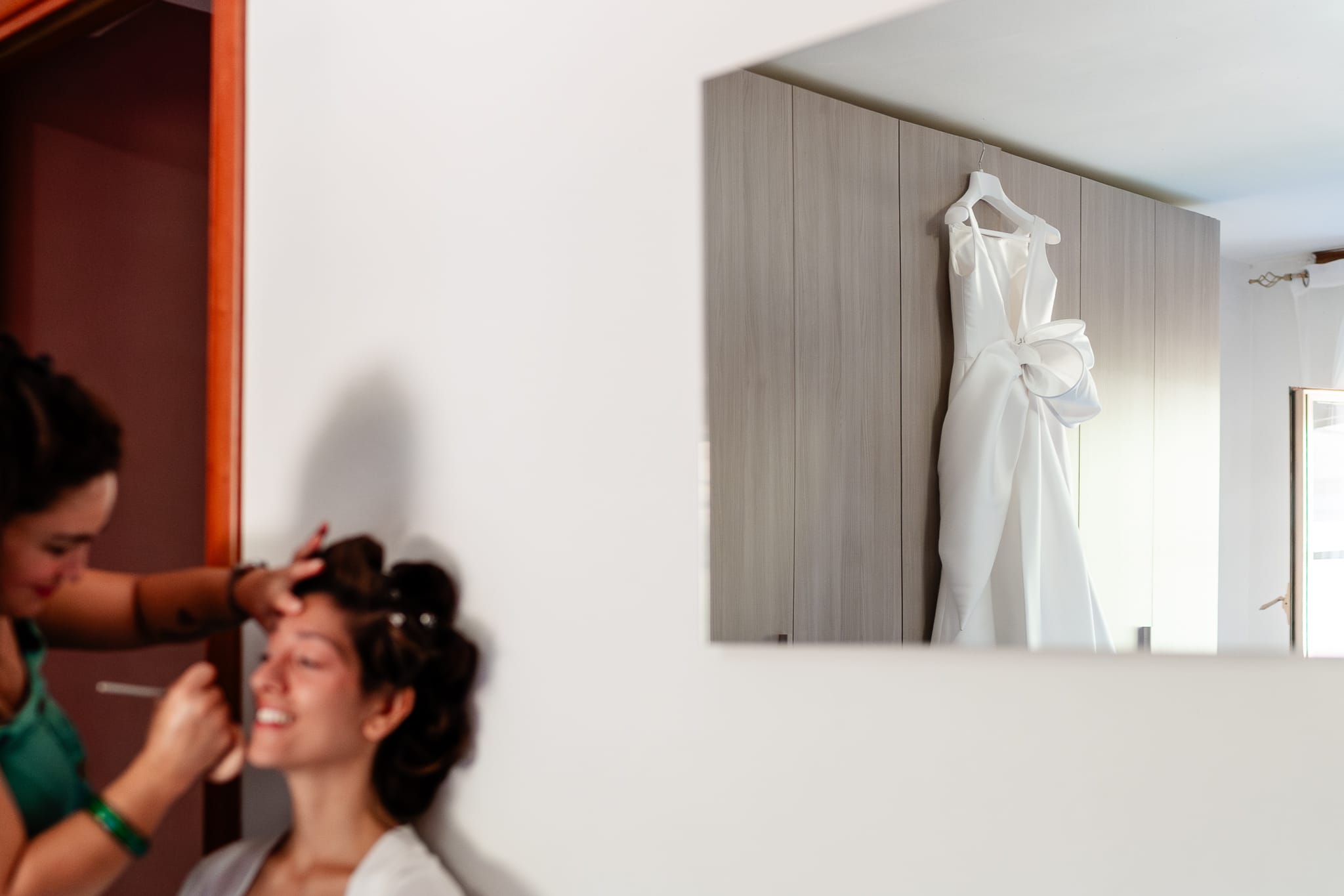 Tania Matteo Matrimonio a Sulmona in Abruzzo preparativi sposa abito specchio trucco