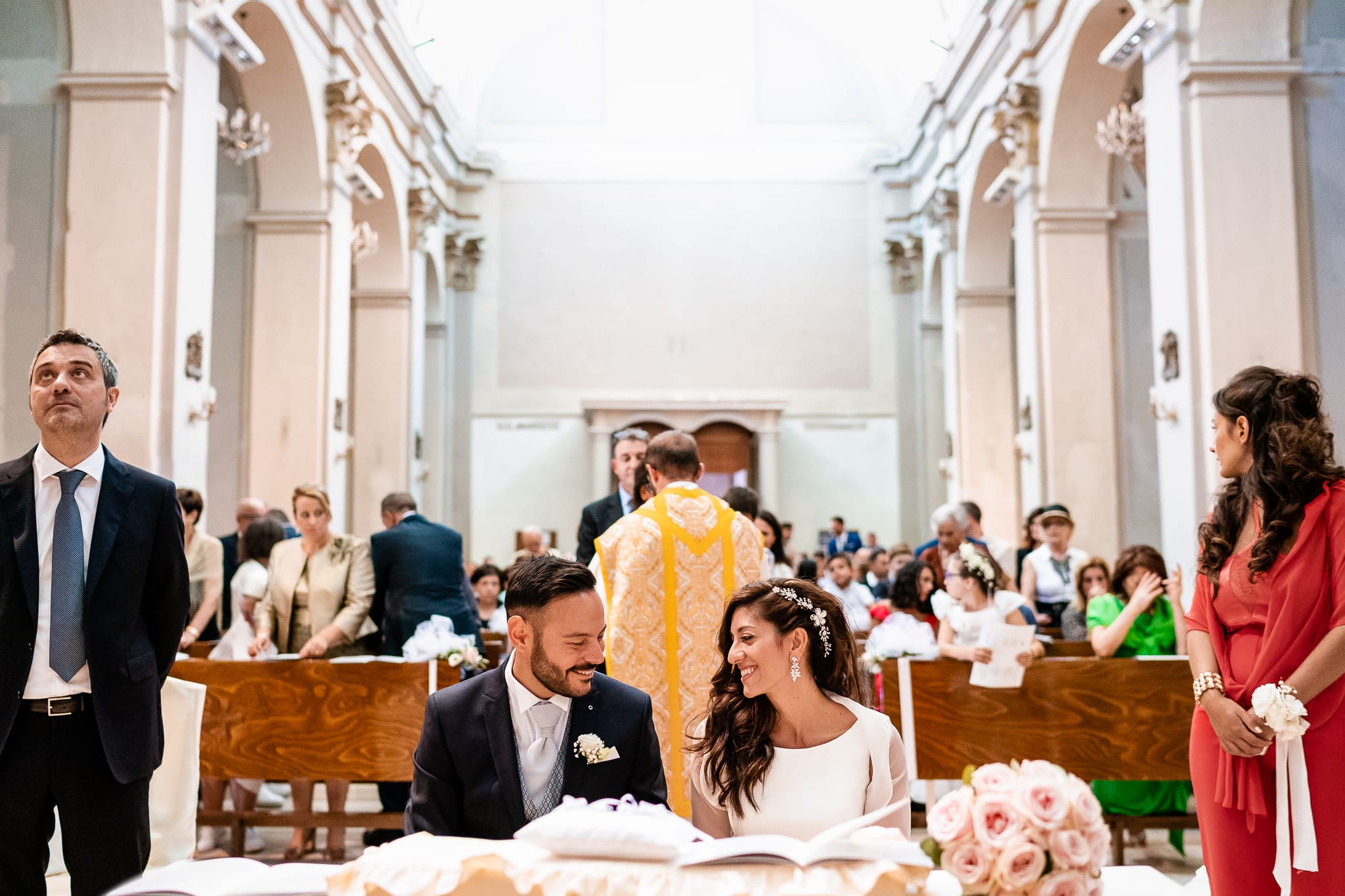 Tania Matteo Matrimonio a Sulmona in Abruzzo cerimonia sposi si guardano