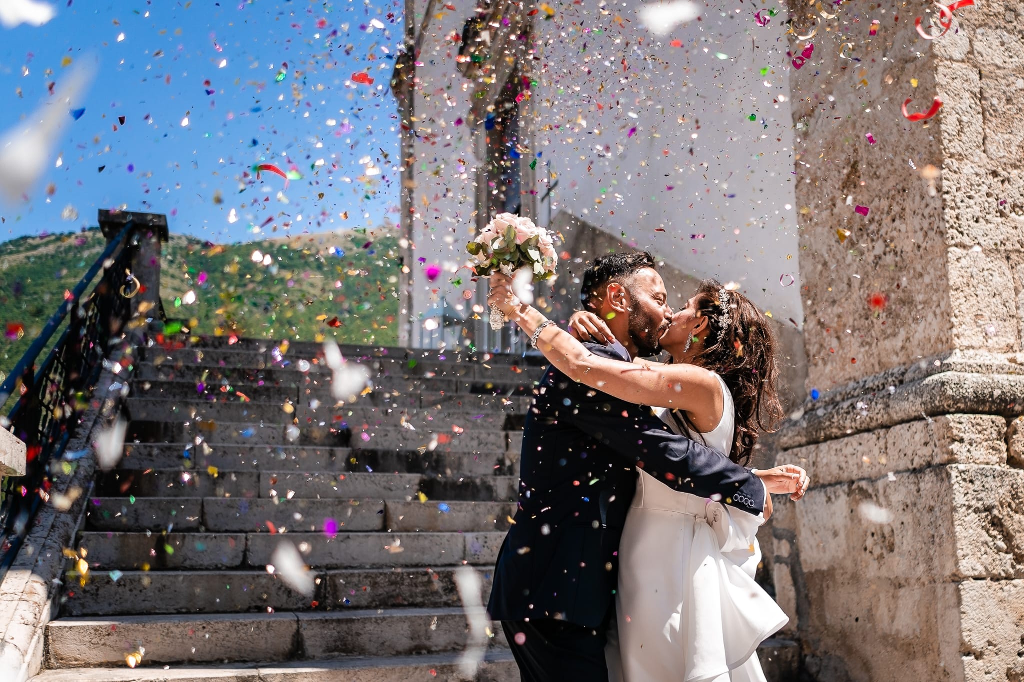 Tania Matteo Matrimonio a Sulmona in Abruzzo cerimonia uscita sposi lancio del riso