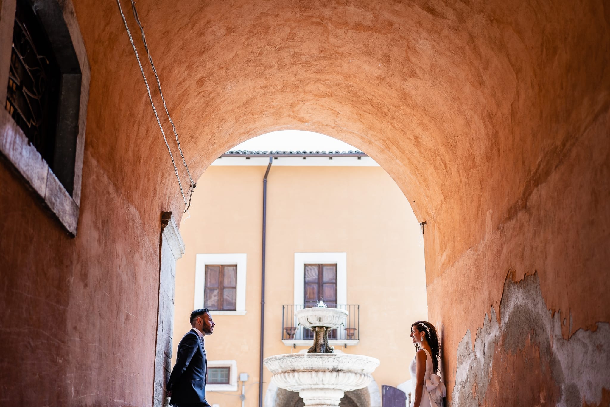 Tania Matteo Matrimonio a Sulmona in Abruzzo momenti brindisi ritratti sposi pettorano sul gizio