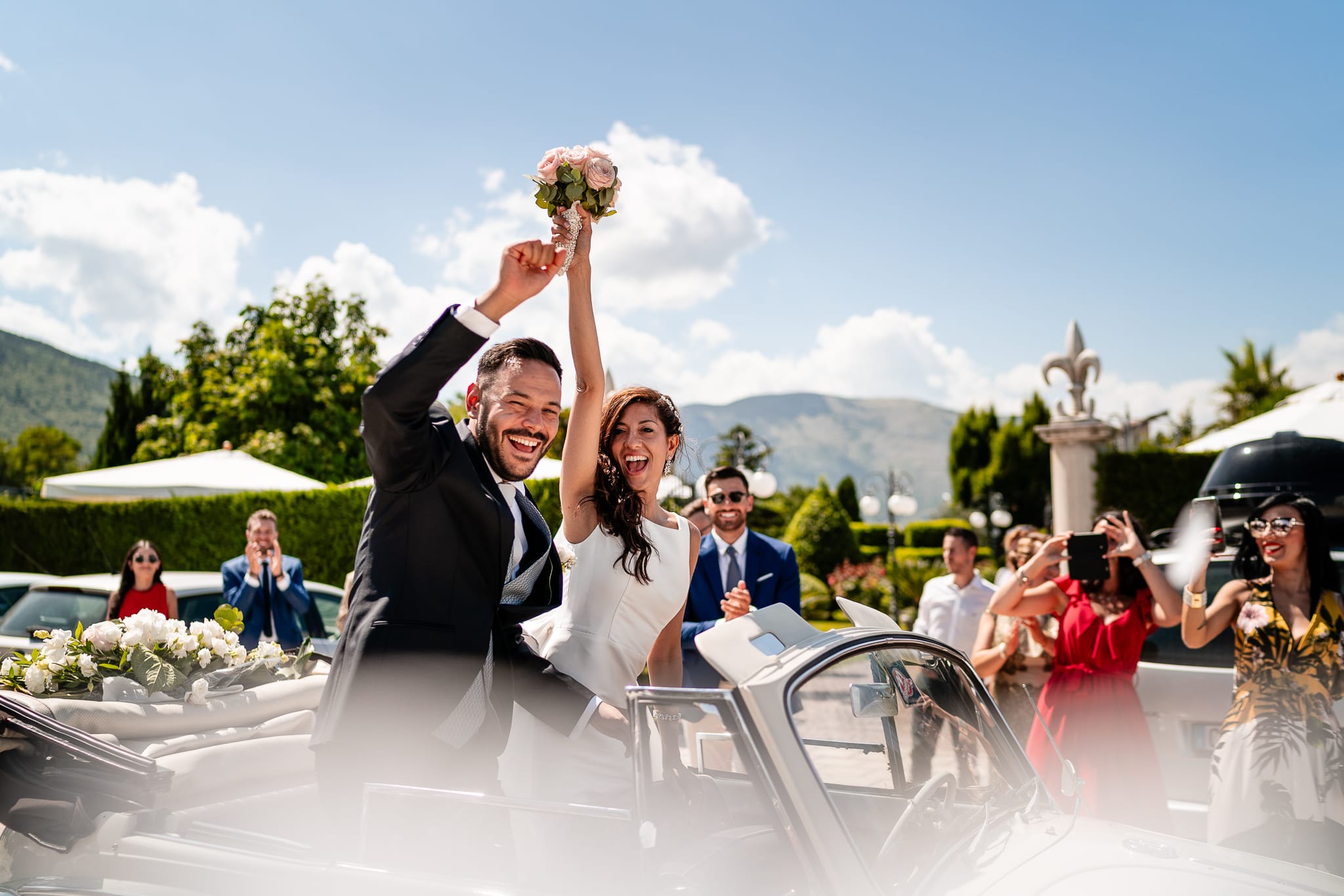 Tania Matteo Matrimonio a Sulmona in Abruzzo ricevimento arrivo sposi automobile esultanza