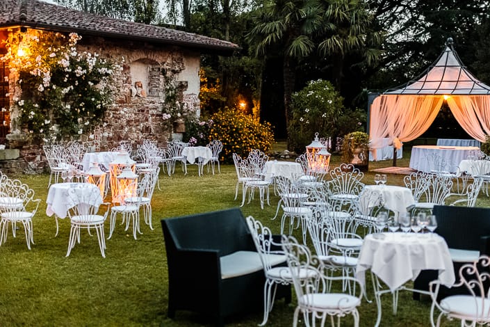 Barbara Simone Matrimonio Abbazia Rosazzo Villa Romano Manzano Udine ricevimento location lanterne fiori giardino