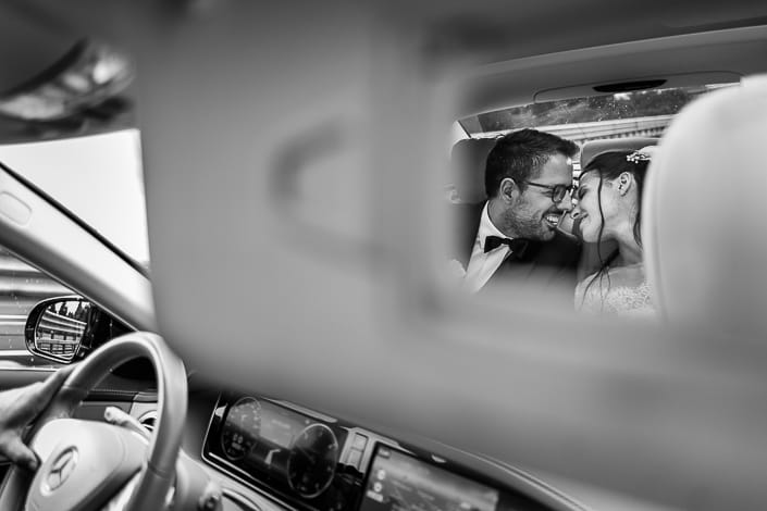 Diana Luca Matrimonio Duino Villa Chiopris Udine ritratti sposi automobile specchietto bacio amore
