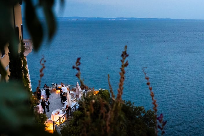 Larisa Lukas Matrimonio Destination Wedding Trieste Castello di Duino ricevimento buffet terrazza sul mare