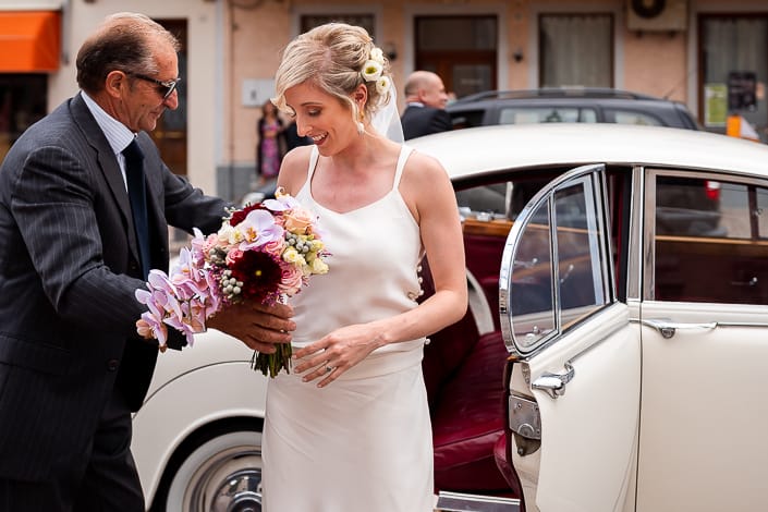 Lauren Michele Matrimonio Destination Wedding Udine cerimonia sposa arrivo auto bouquet