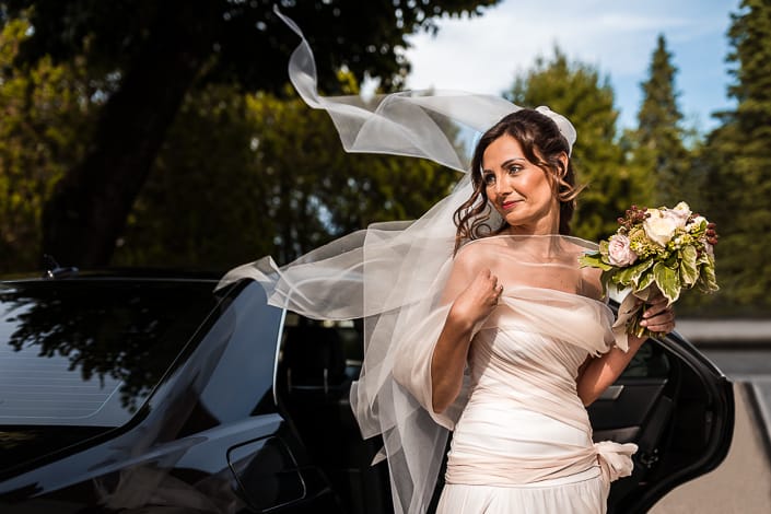 Stefania Raffaele Matrimonio Country Chic Outdoor Gorizia cerimonia ingresso sposa vento velo
